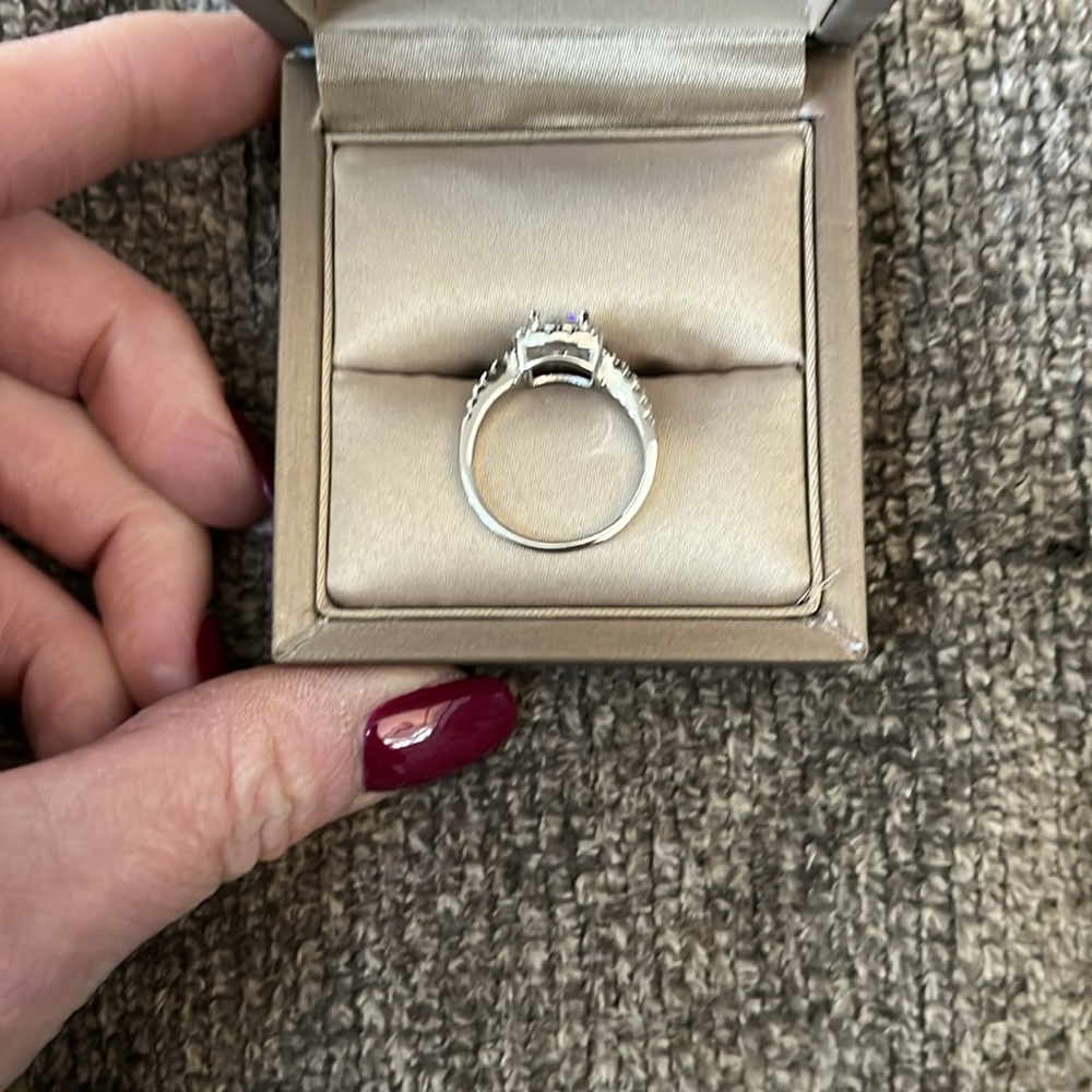 Beautiful 1 ct Moissanite Diamond ring - Picture 4 of 7